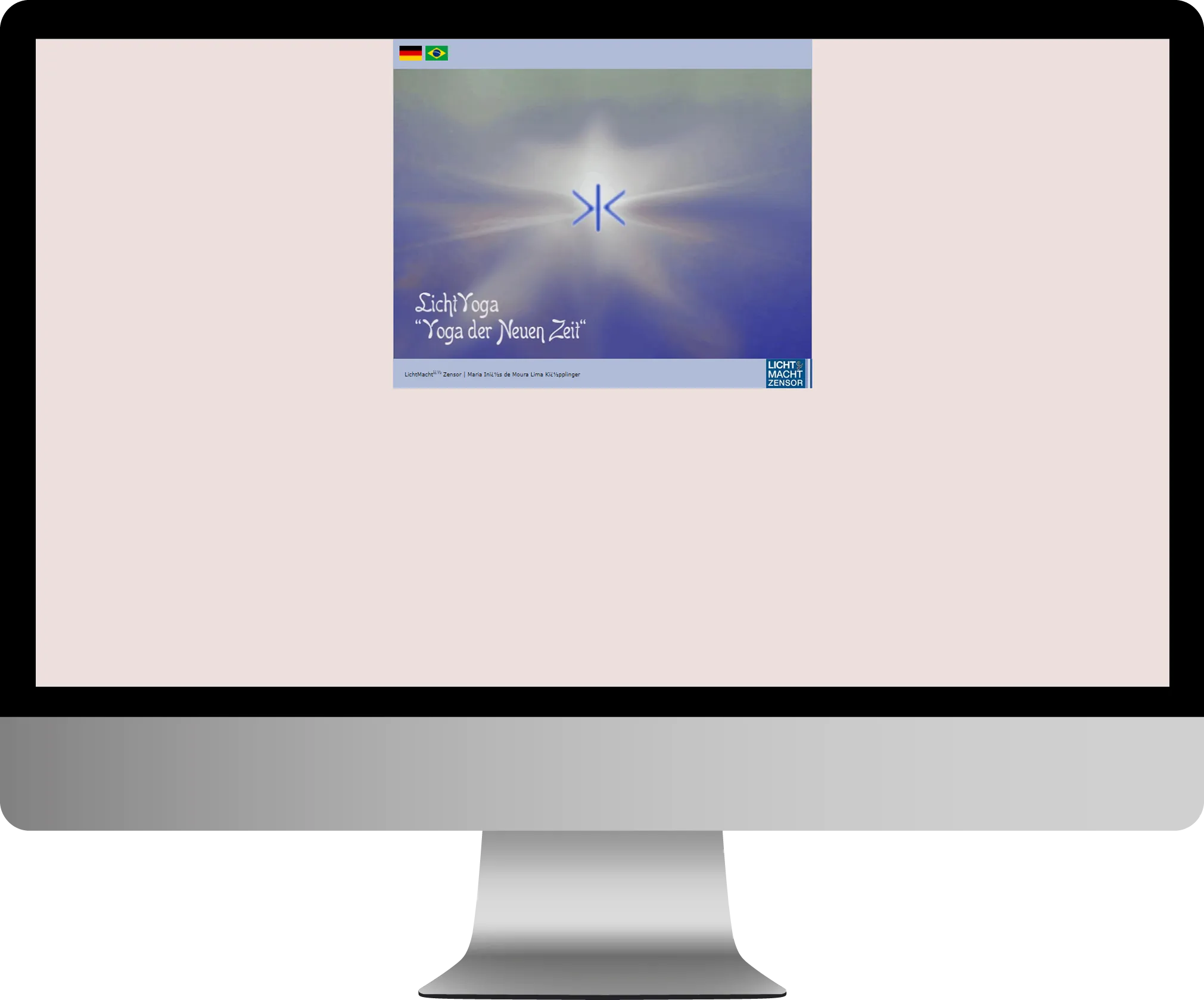 Veraltete LichtYoga-Webseite mit einfachem Layout und verblasstem Hintergrundbild, dargestellt auf einem alten Computermonitor.